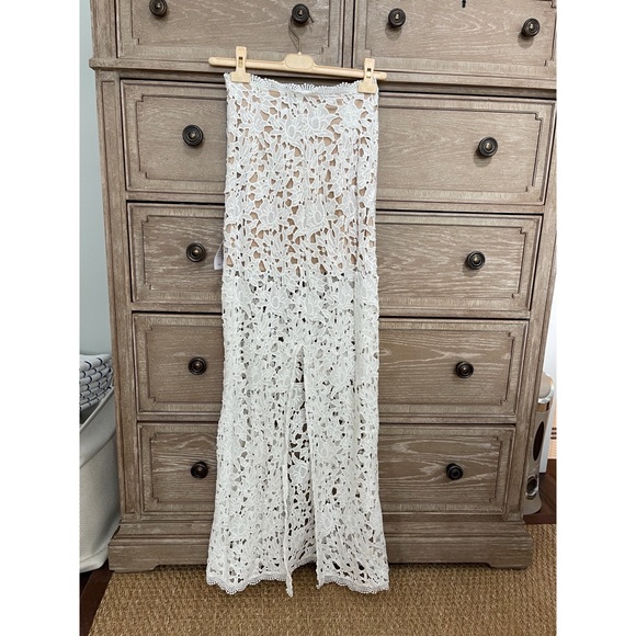 Lulu’s white eyelet lace 2 piece set. Size XS. New with tags. - Picture 7 of 7